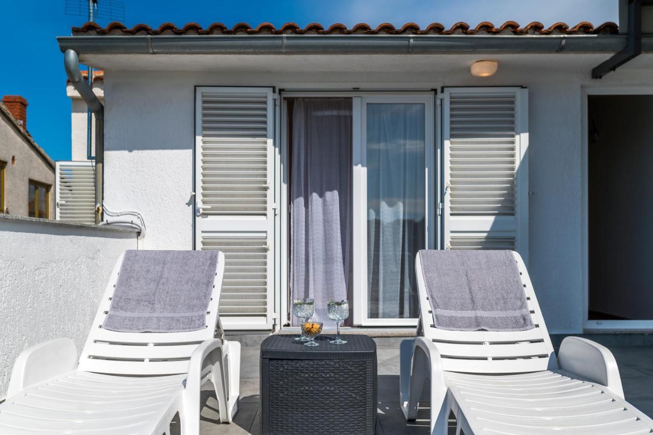 Apartment And Rooms Dalmatiko Vodice Exteriör bild