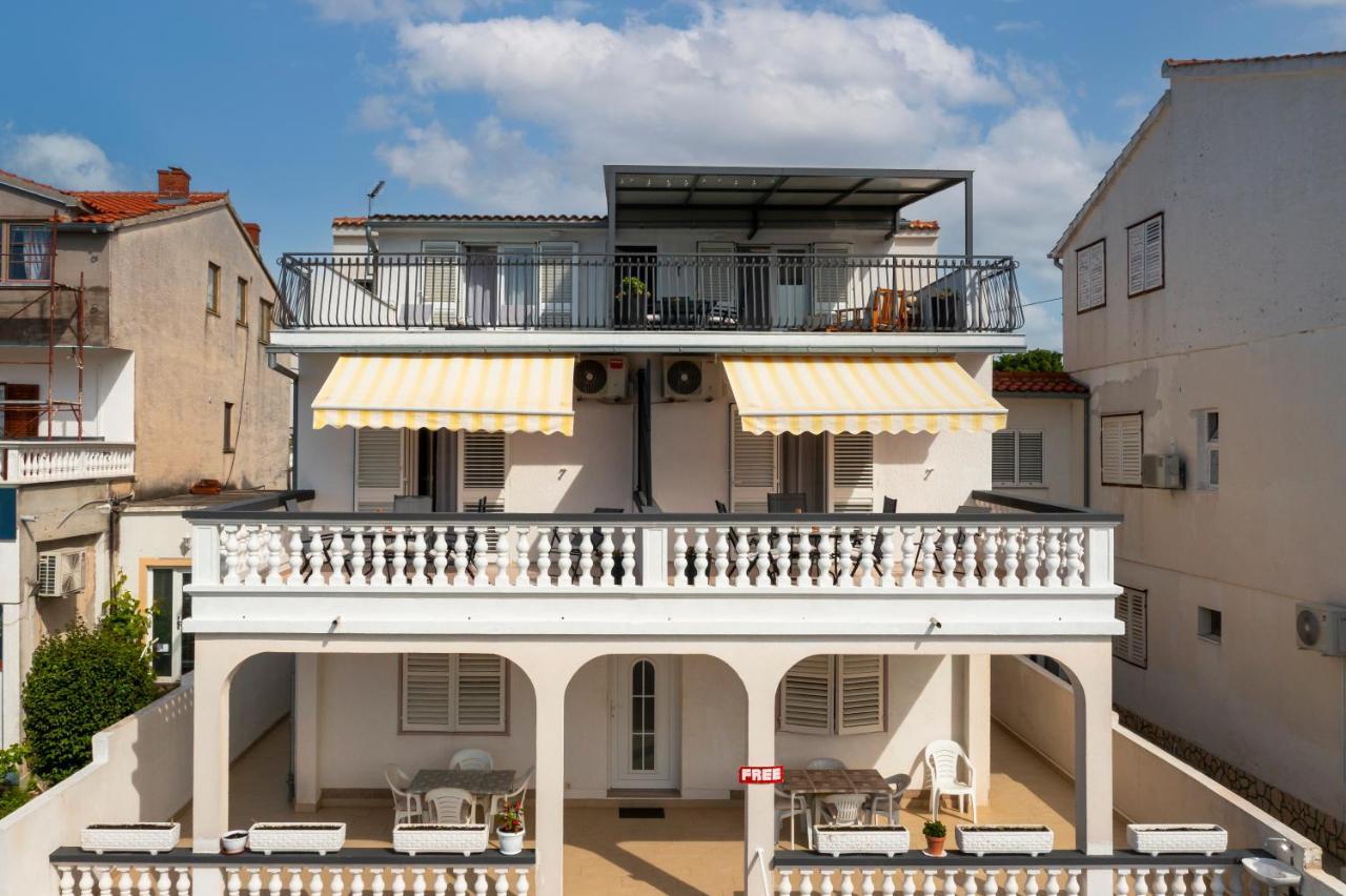 Apartment And Rooms Dalmatiko Vodice Exteriör bild