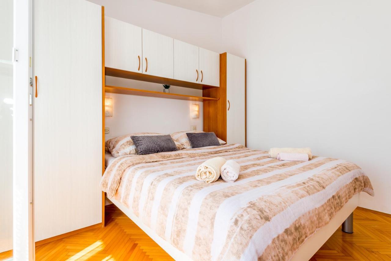 Apartment And Rooms Dalmatiko Vodice Exteriör bild