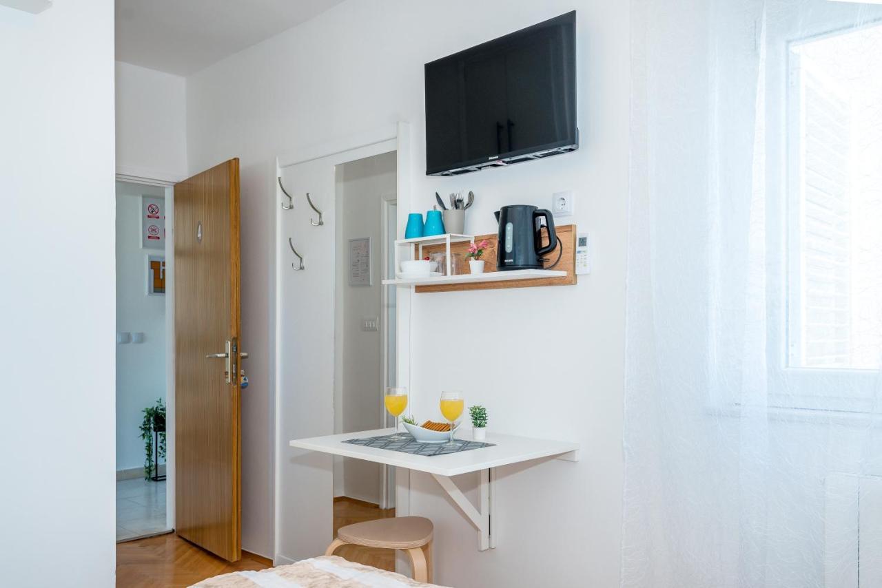Apartment And Rooms Dalmatiko Vodice Exteriör bild