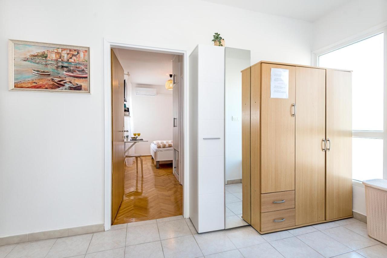 Apartment And Rooms Dalmatiko Vodice Exteriör bild